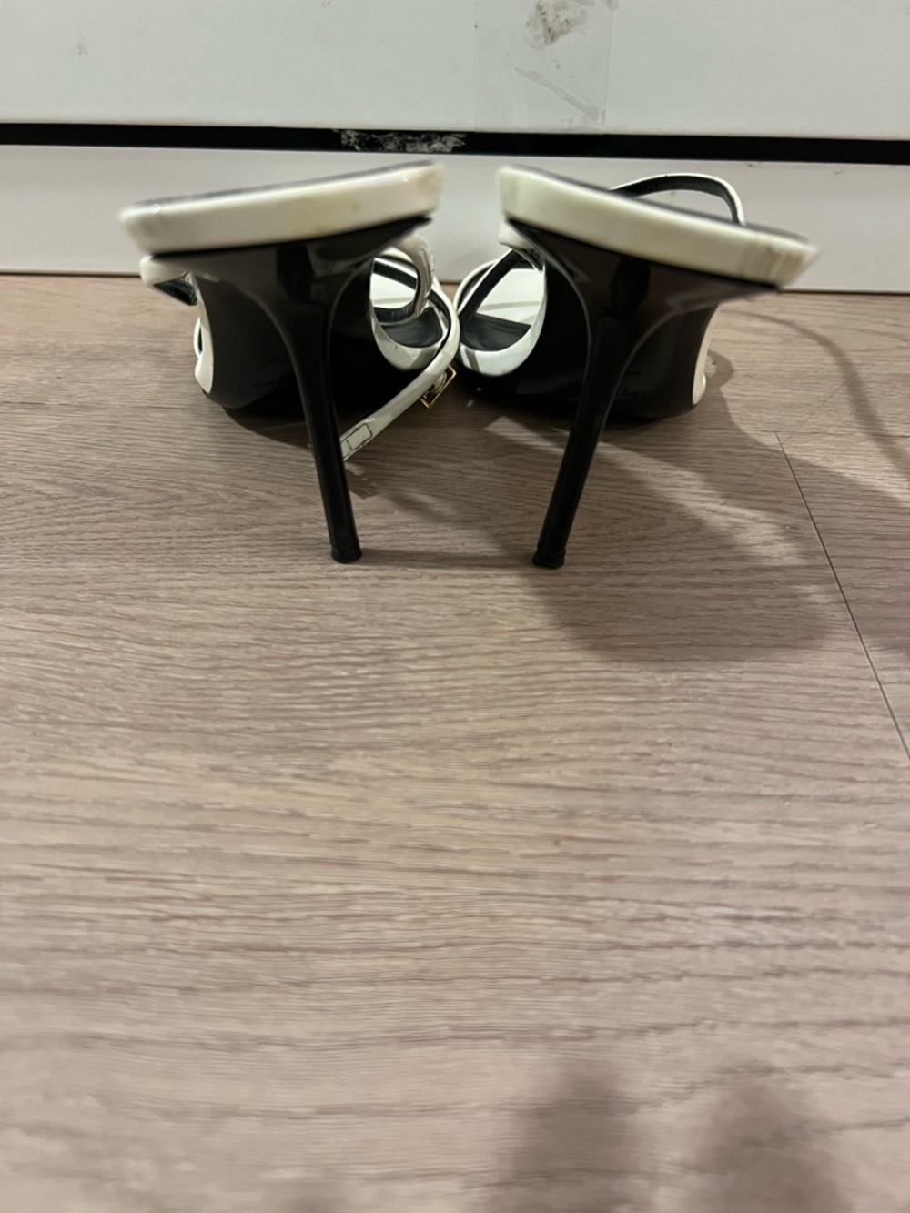 Women’s White Strappy Square-Toe Heeled Sandals - Picture 5 of 5